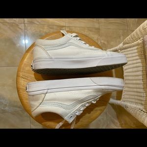 Vans old skool sneakers. Canvas. White.